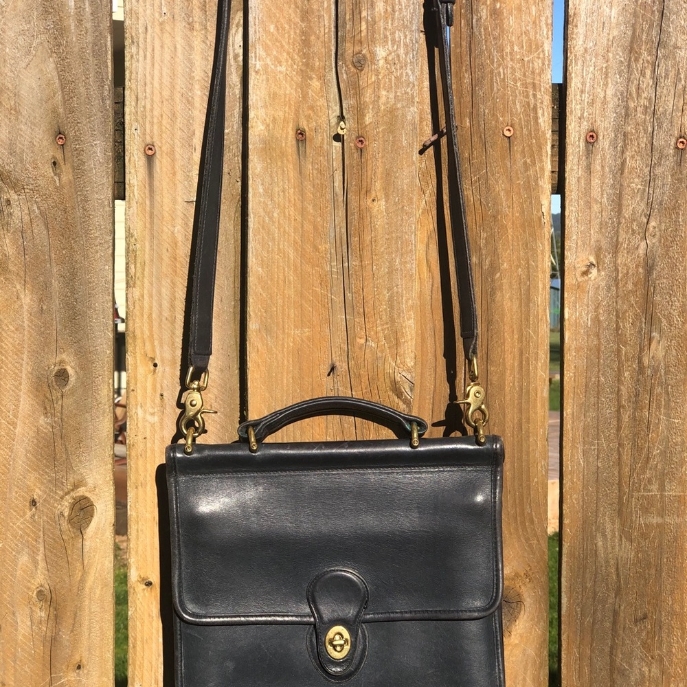 Vintage COACH Willis Leather Station Crossbody Shoulder Bag In Black Style 9927